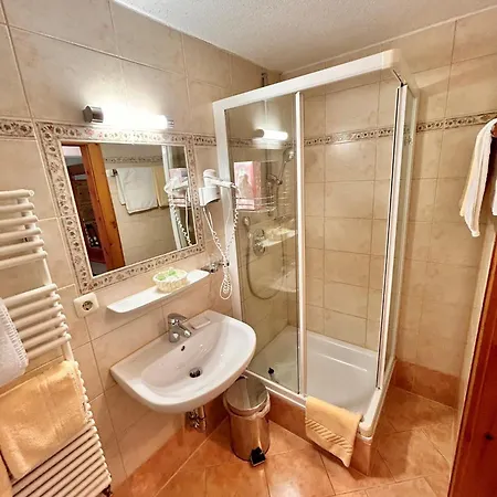 Guest house Gaestehaus Alpina Krun