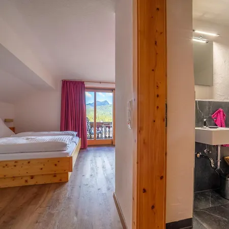 ゲストハウス Gaestehaus Alpina Krün