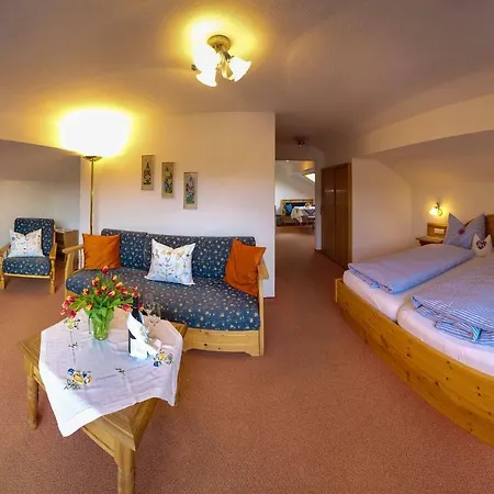 Gaestehaus Alpina * Krun